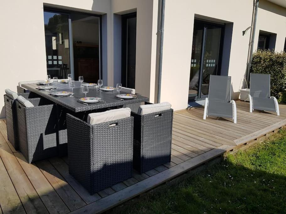 9 Pers 160 M² +jardin- 10mn Nantes -30mn Holiday home Bouguenais