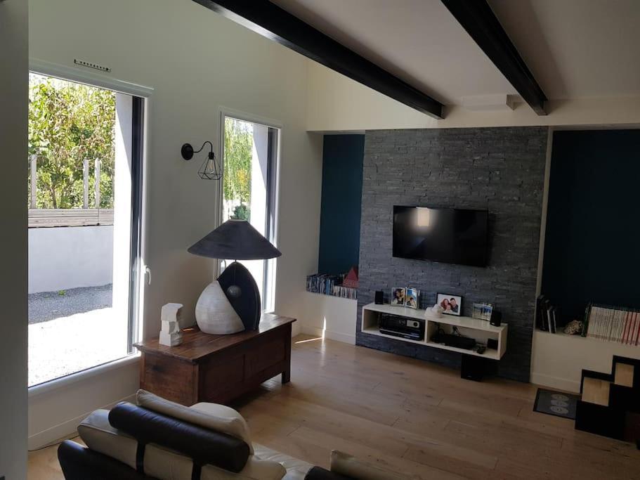9 Pers 160 M² +jardin- 10mn Nantes -30mn Holiday home