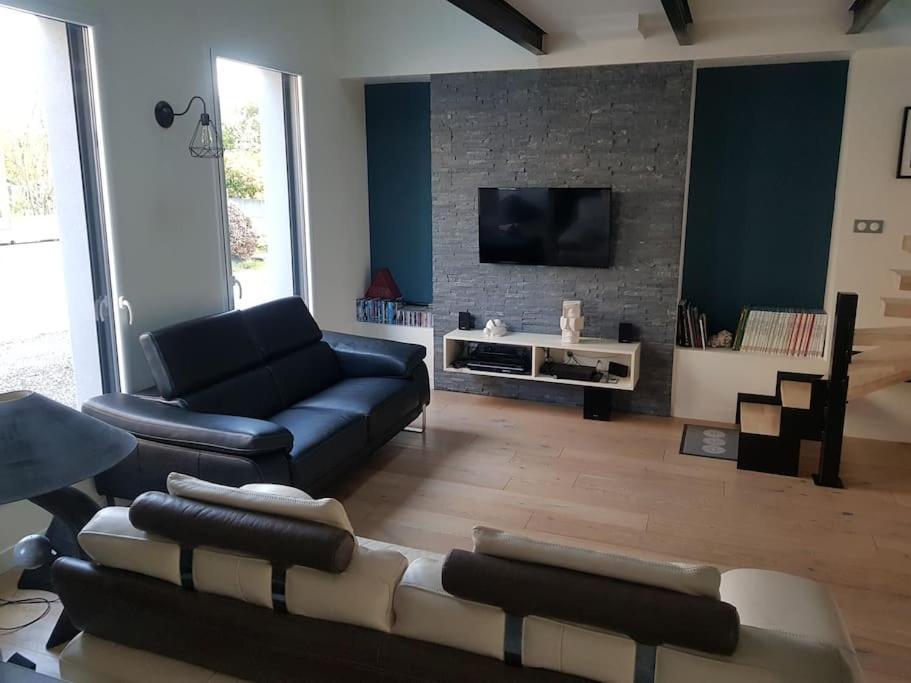 9 Pers 160 M² +jardin- 10mn Nantes -30mn