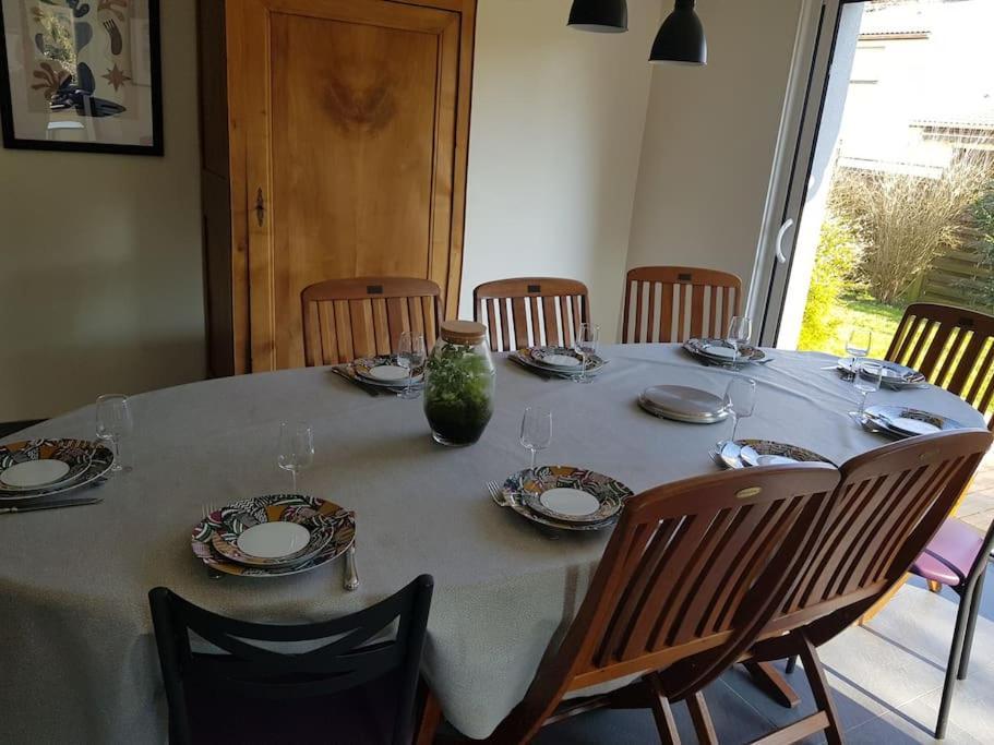 9 Pers 160 M² +jardin- 10mn Nantes -30mn *